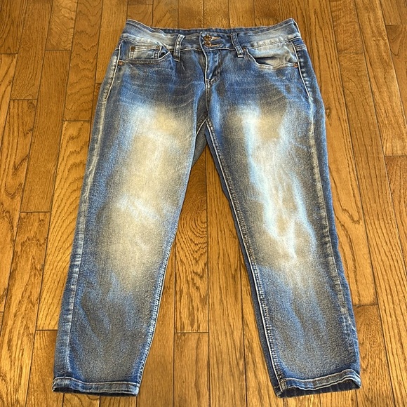 Women’s Rampage Crop Chloe curvy Jeans size 7  30” waist 23” inseam 8.5” rise - Picture 1 of 4